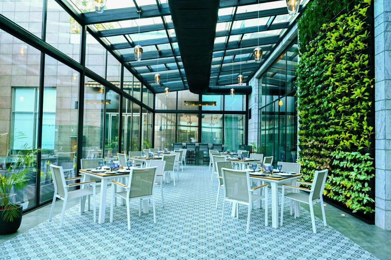 古瓦哈提丽笙酒店 外观 照片 The Terrace