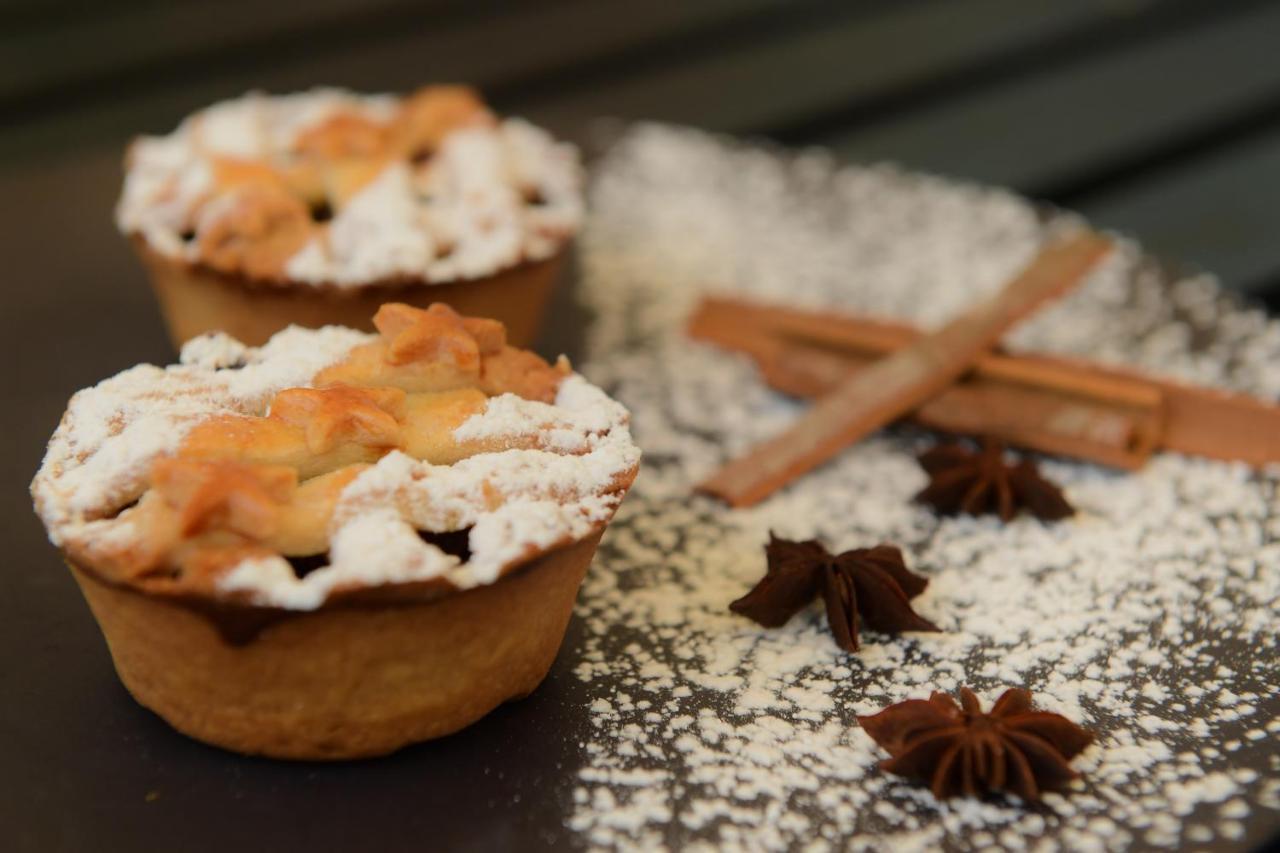 古瓦哈提丽笙酒店 外观 照片 A traditional Dutch apple pie