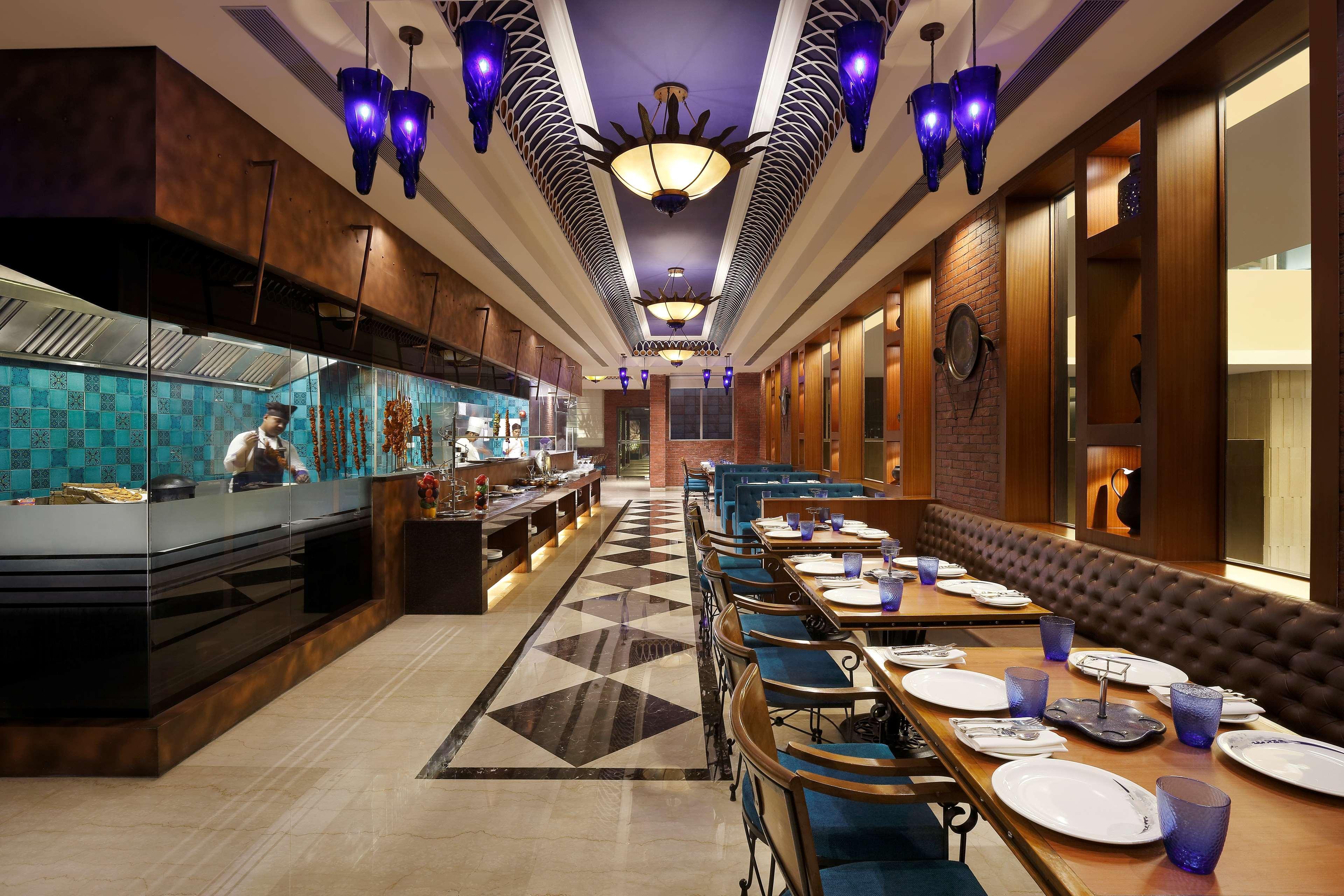 古瓦哈提丽笙酒店 外观 照片 The restaurant
