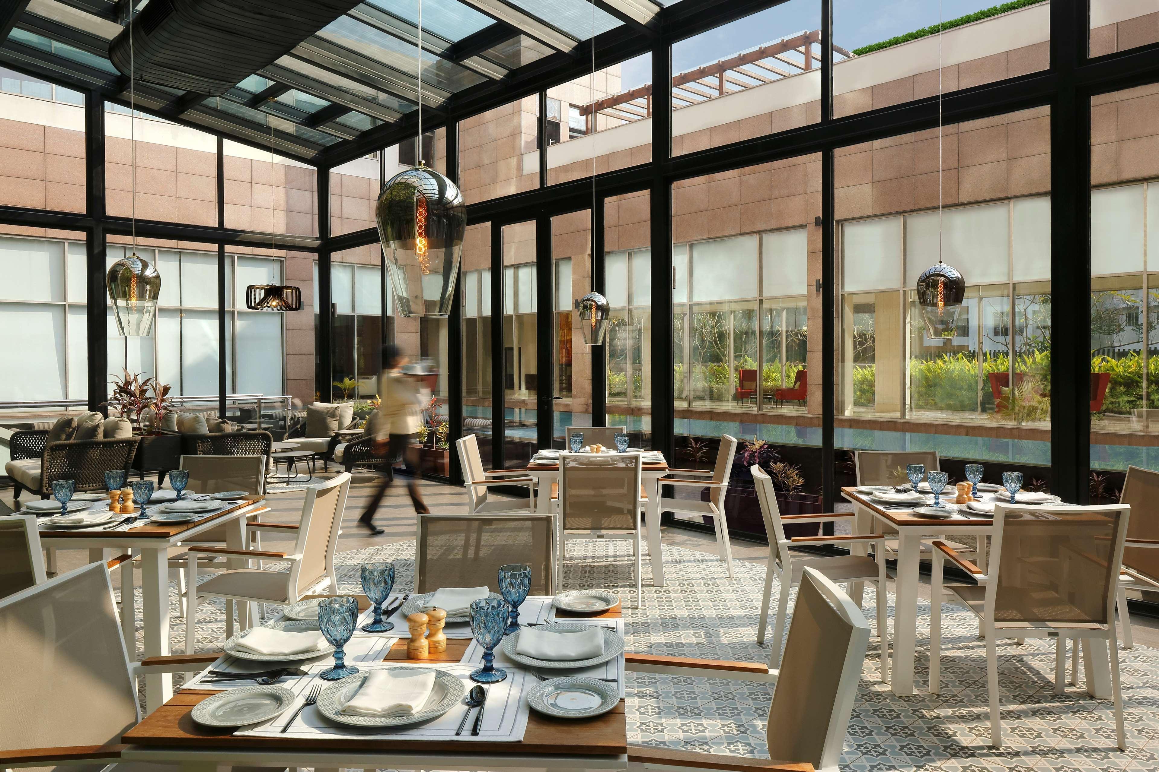 古瓦哈提丽笙酒店 外观 照片 The restaurant