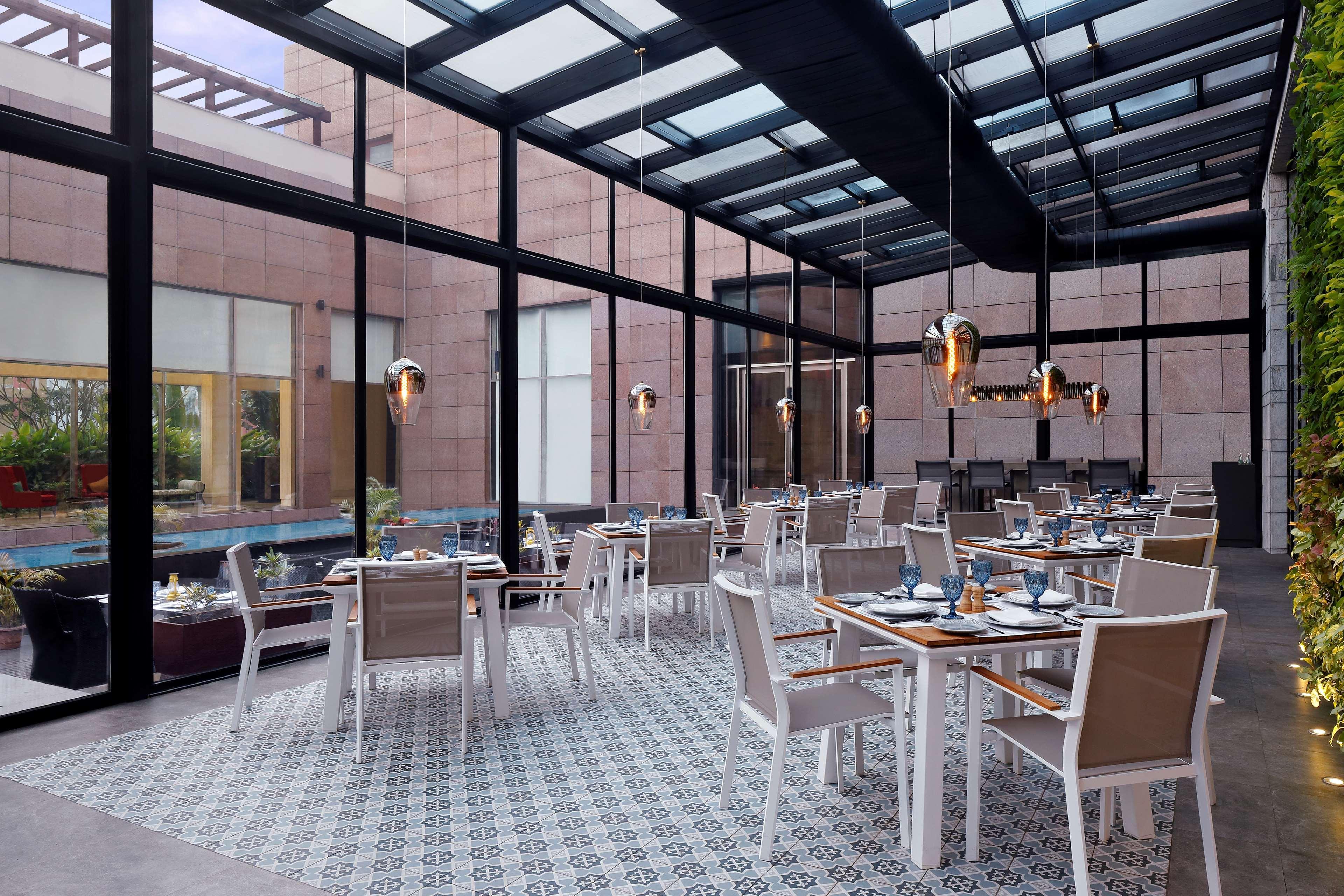 古瓦哈提丽笙酒店 外观 照片 The restaurant