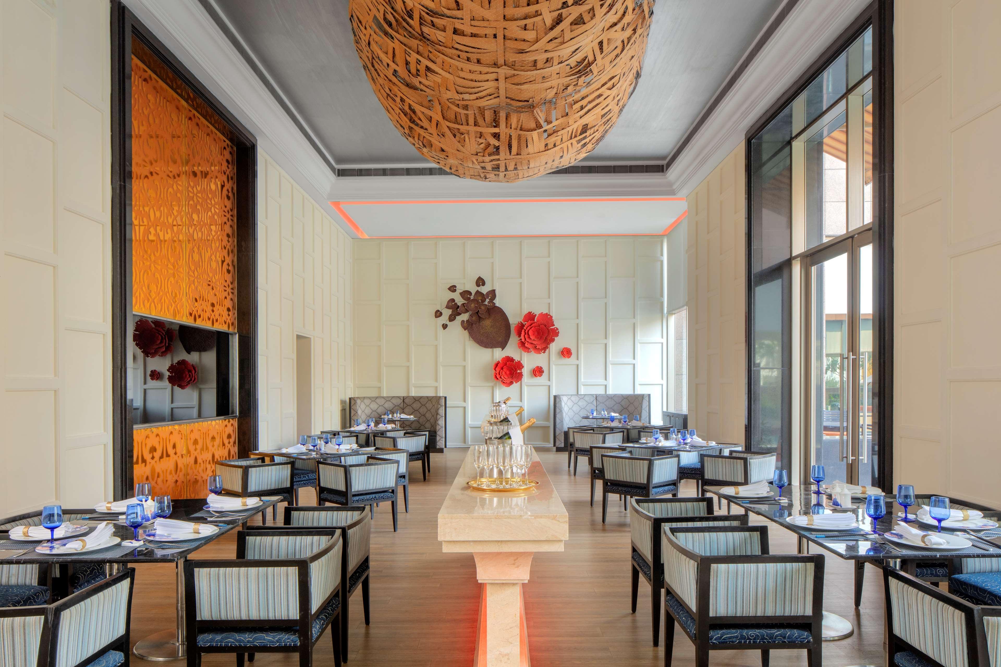 古瓦哈提丽笙酒店 外观 照片 The restaurant