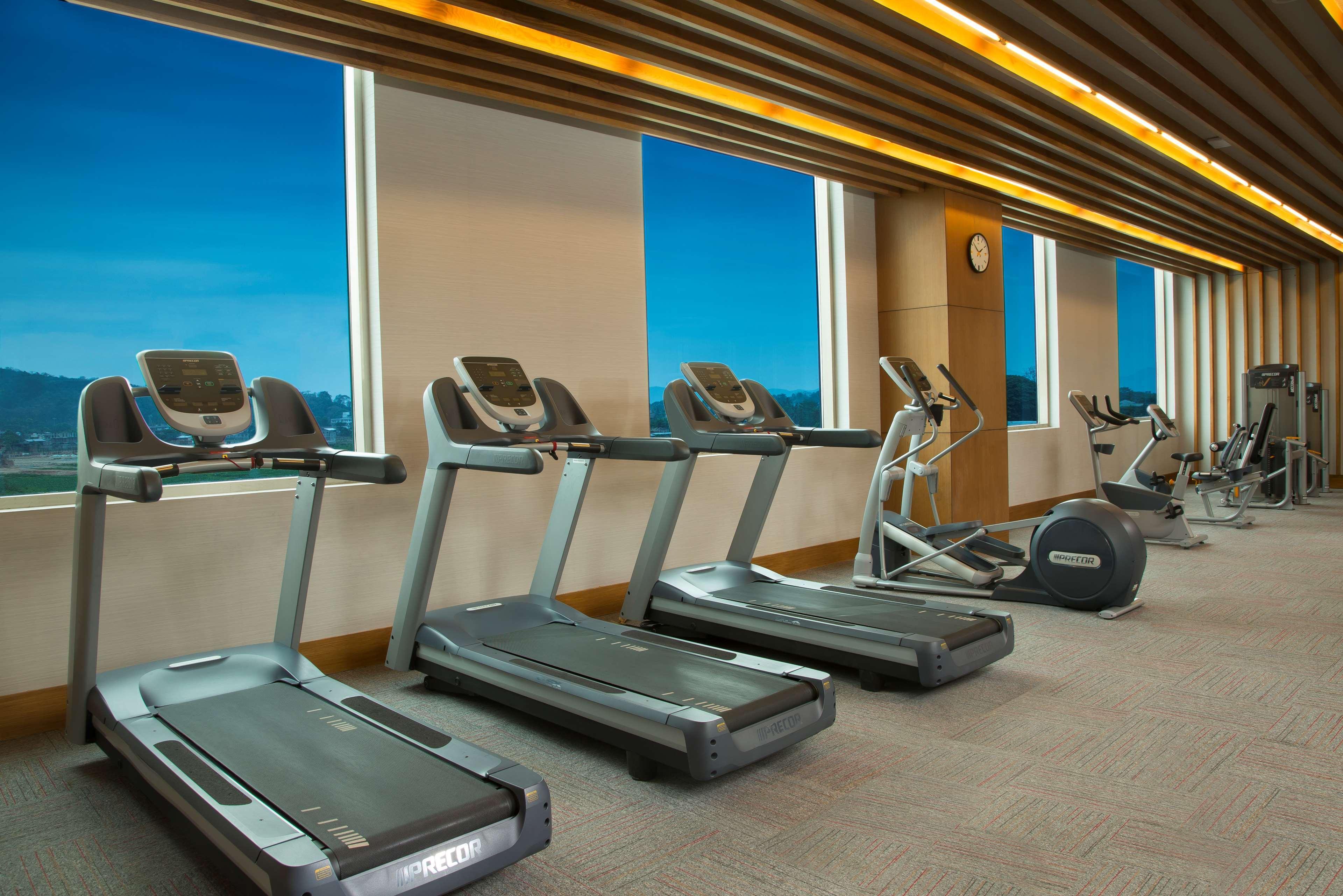 古瓦哈提丽笙酒店 外观 照片 The gym at the hotel
