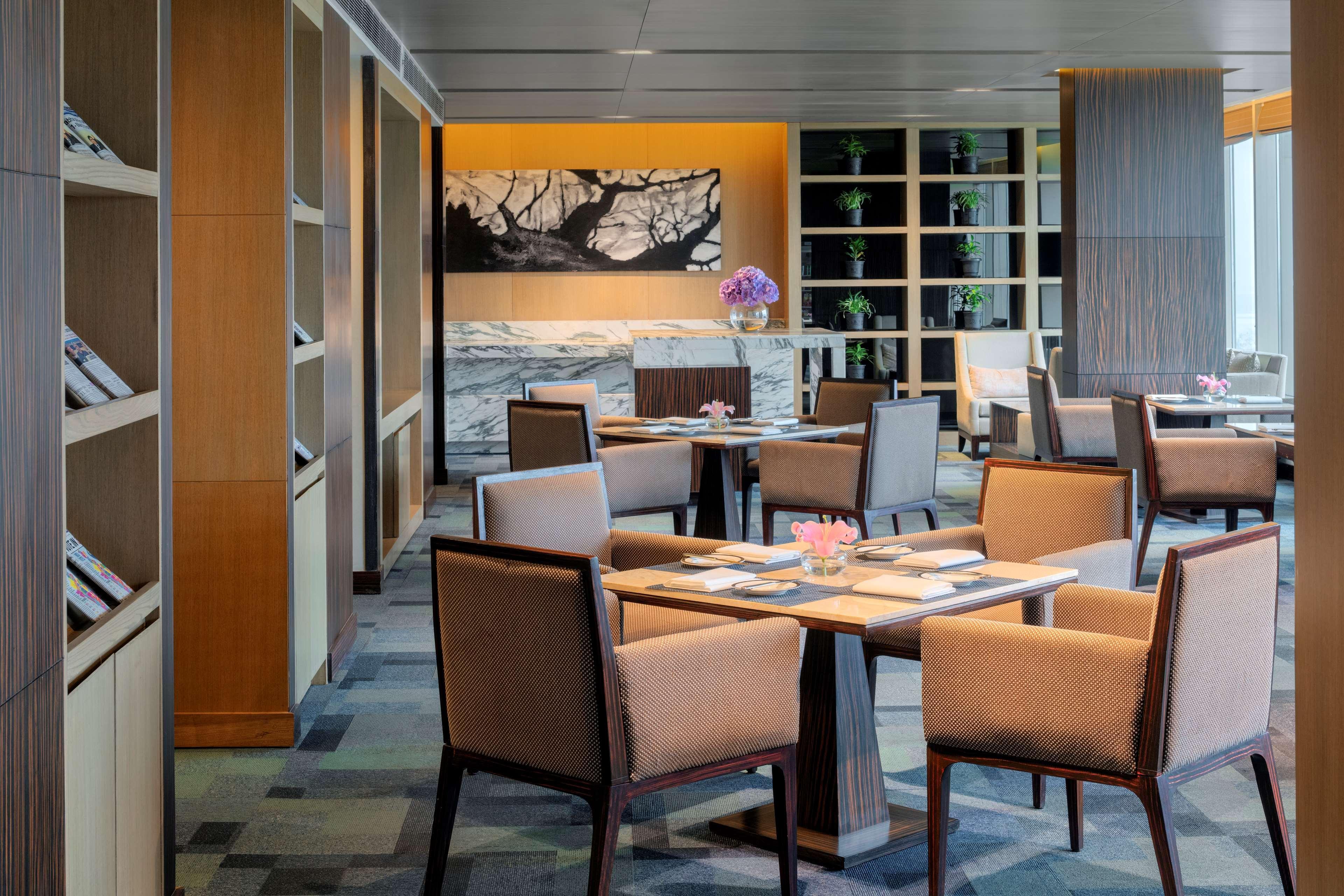 古瓦哈提丽笙酒店 外观 照片 The Club at Hong Kong International Airport