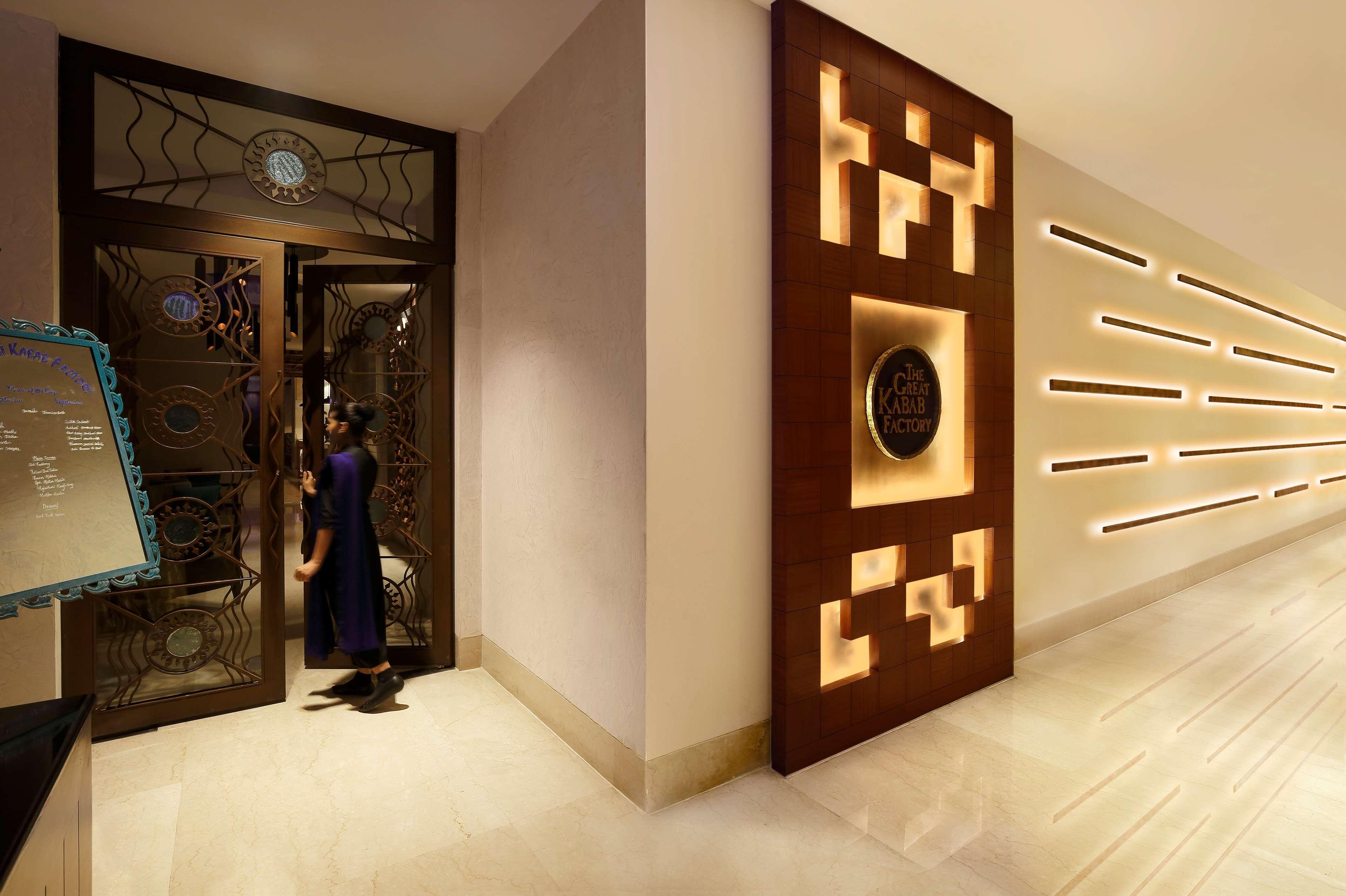 古瓦哈提丽笙酒店 外观 照片 The Oberoi Mumbai