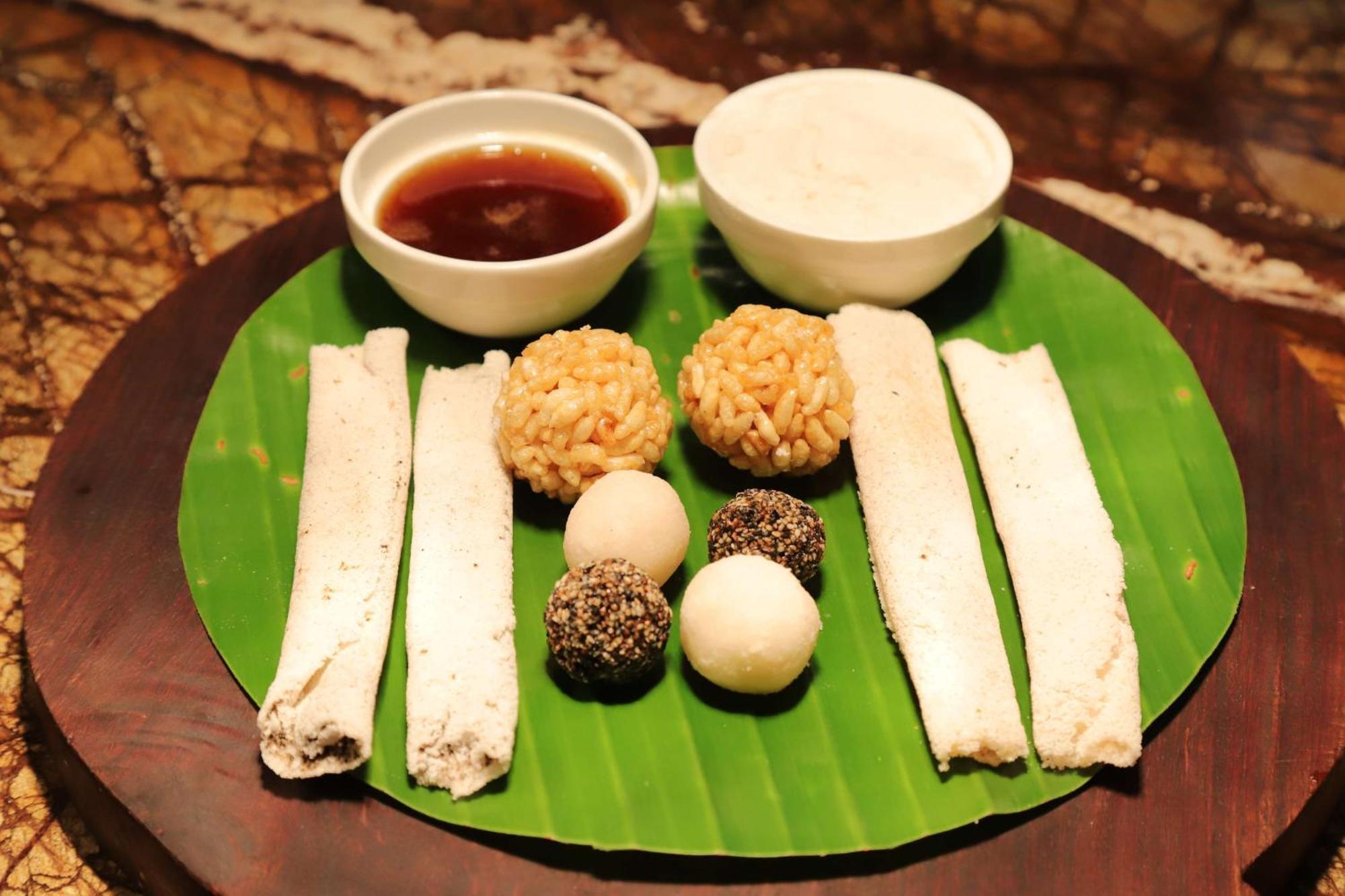 古瓦哈提丽笙酒店 外观 照片 A selection of traditional Indian sweets